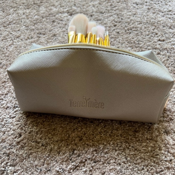 Terre mère 8 piece makeup brush set - Picture 2 of 3